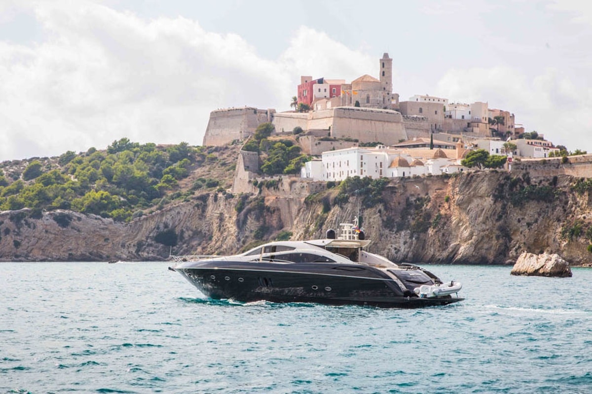 Sunseeker Predator 82