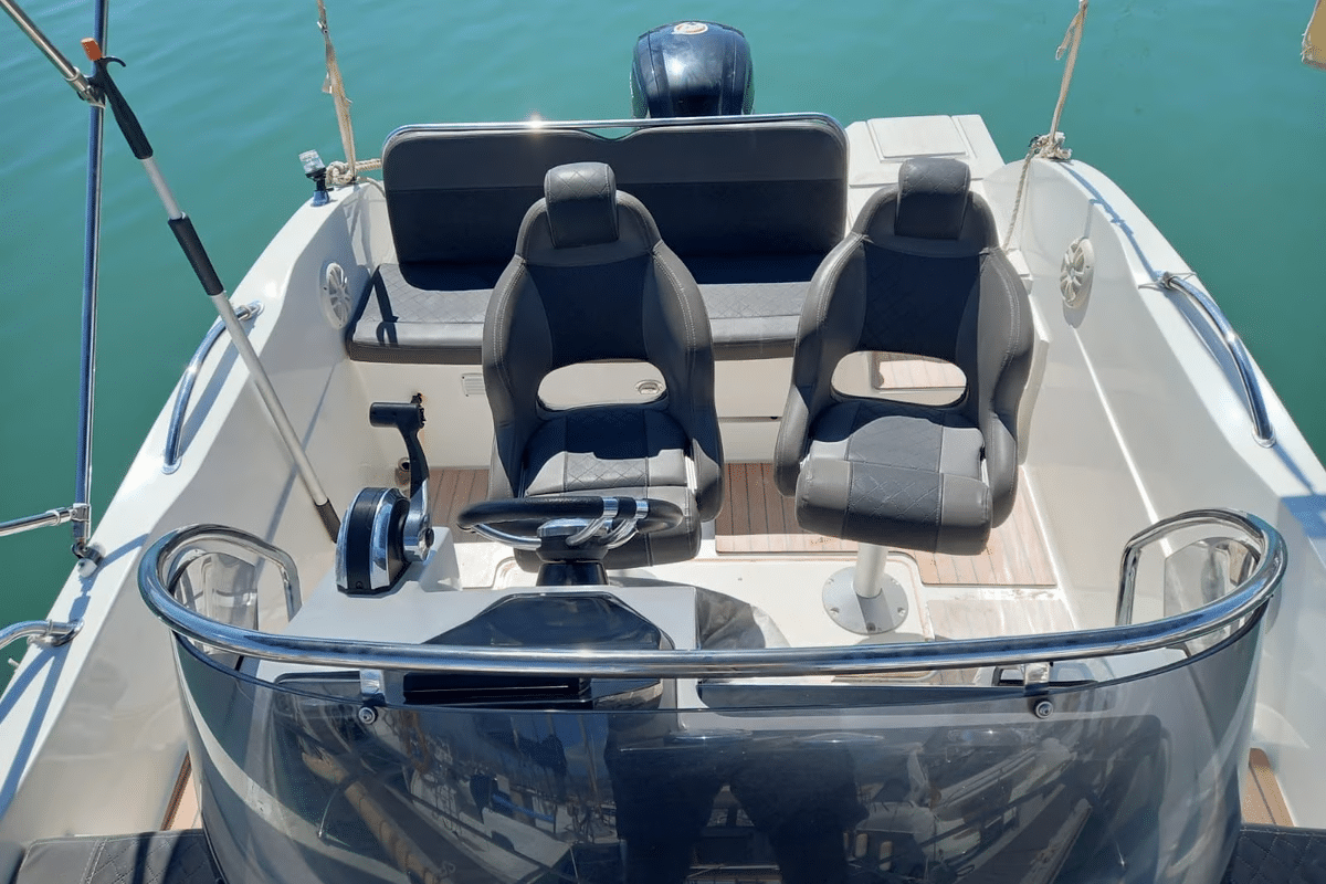 Oceanis 605