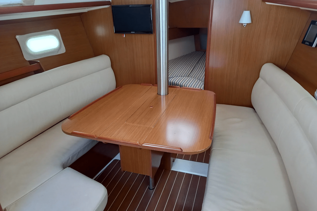 Sun Odyssey 321