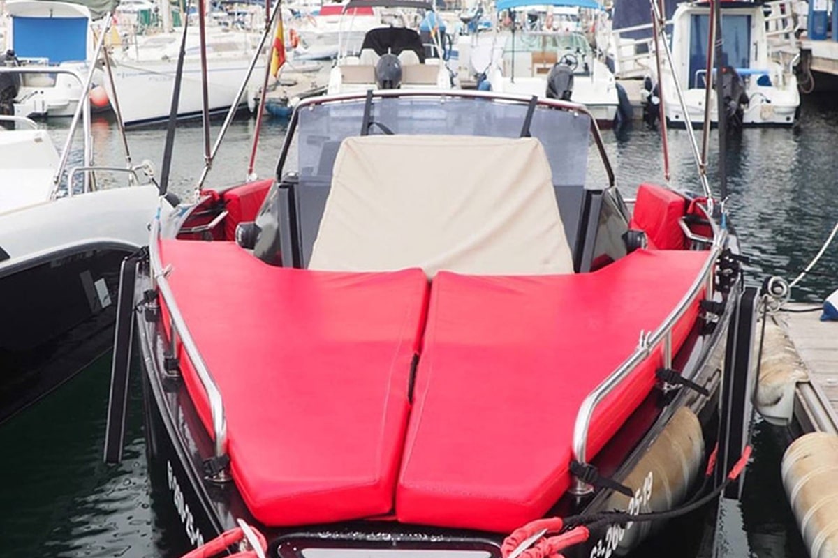 Nuva Yatchs M6 Cabin