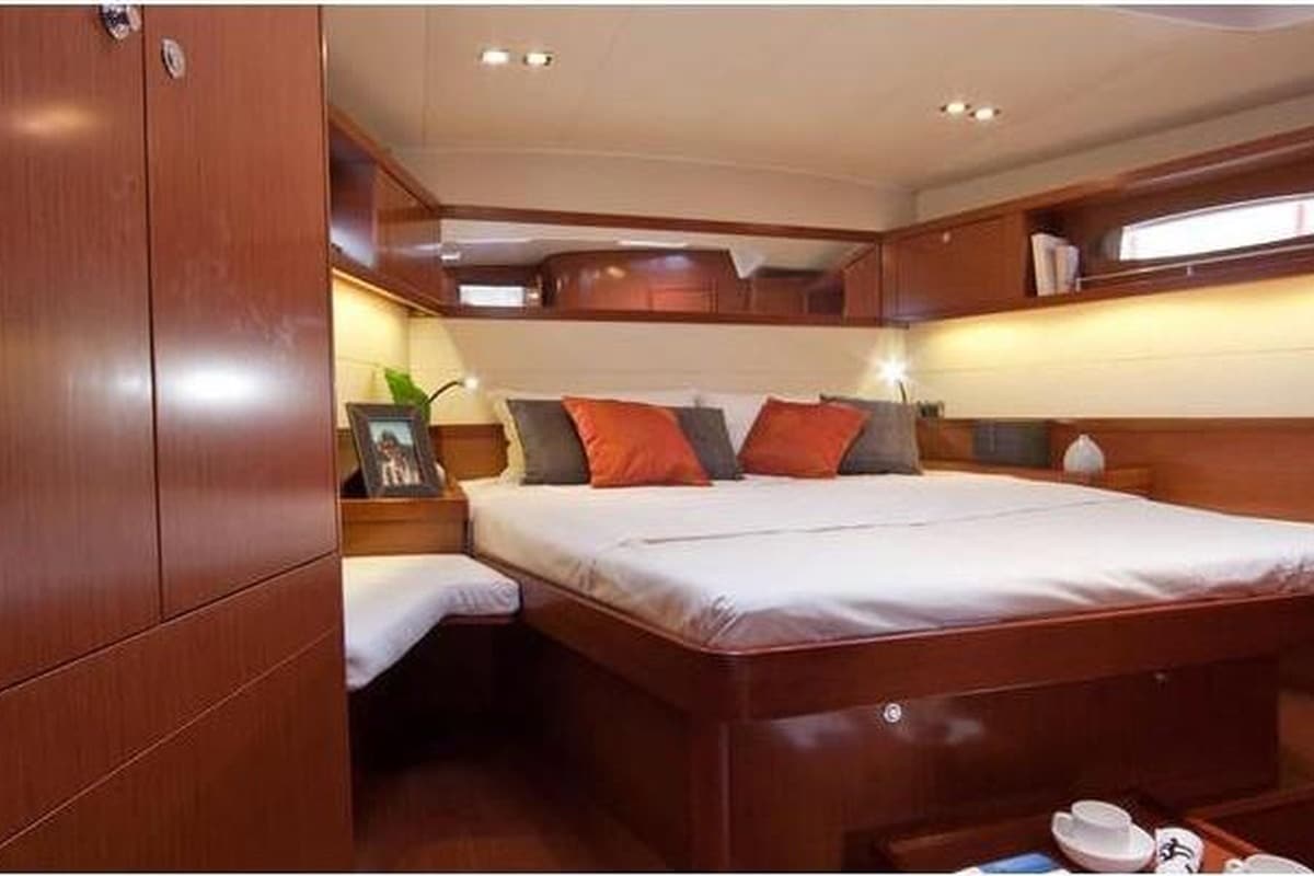 Oceanis 58