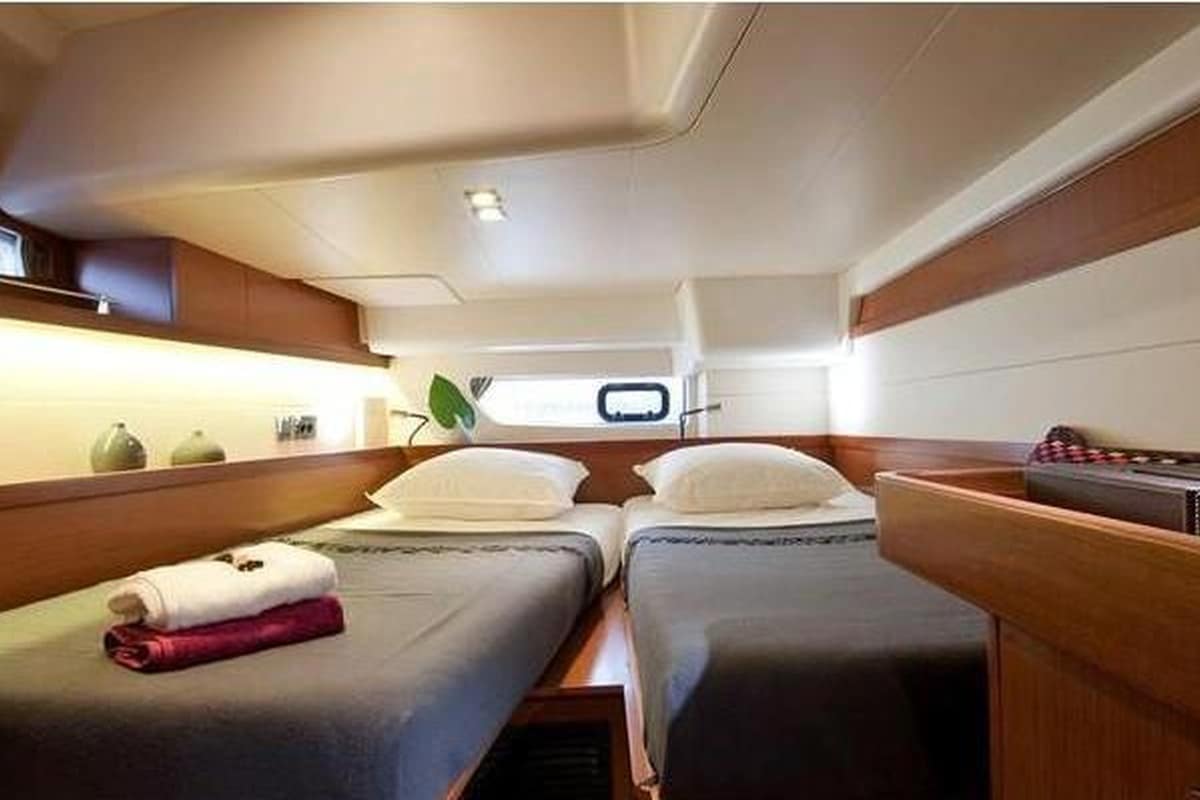 Oceanis 58