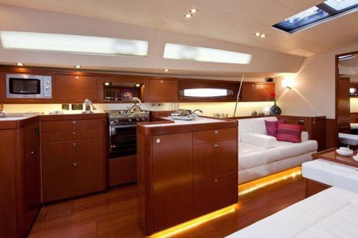 Oceanis 58