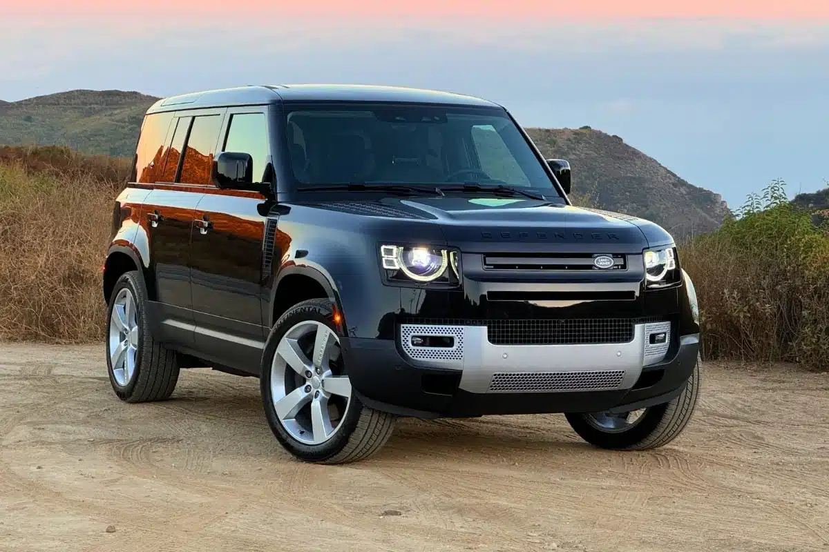 Alquilar un Range Rover Defender en España - Prime Rental Group