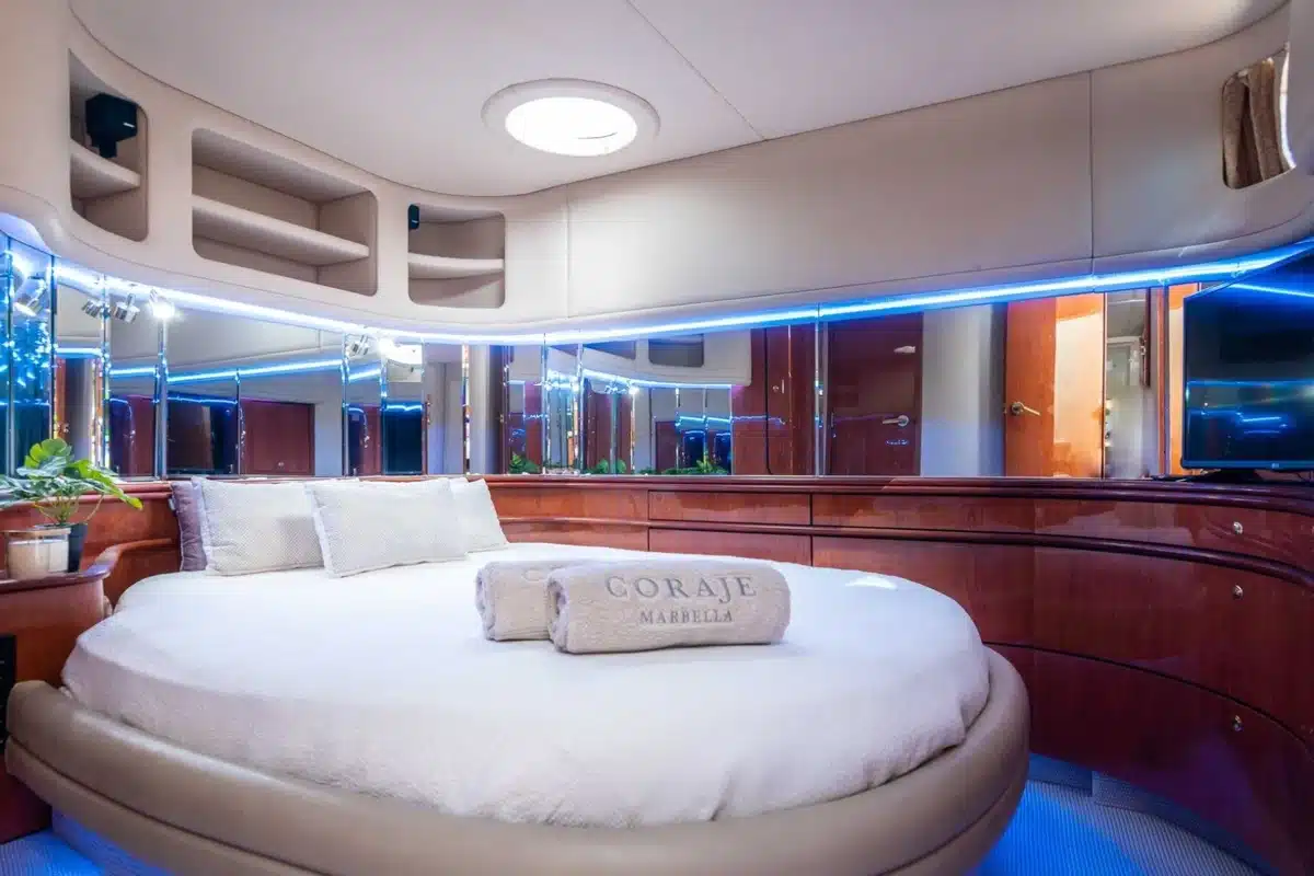 Sea Ray 540 Sundancer yacht “Courage”