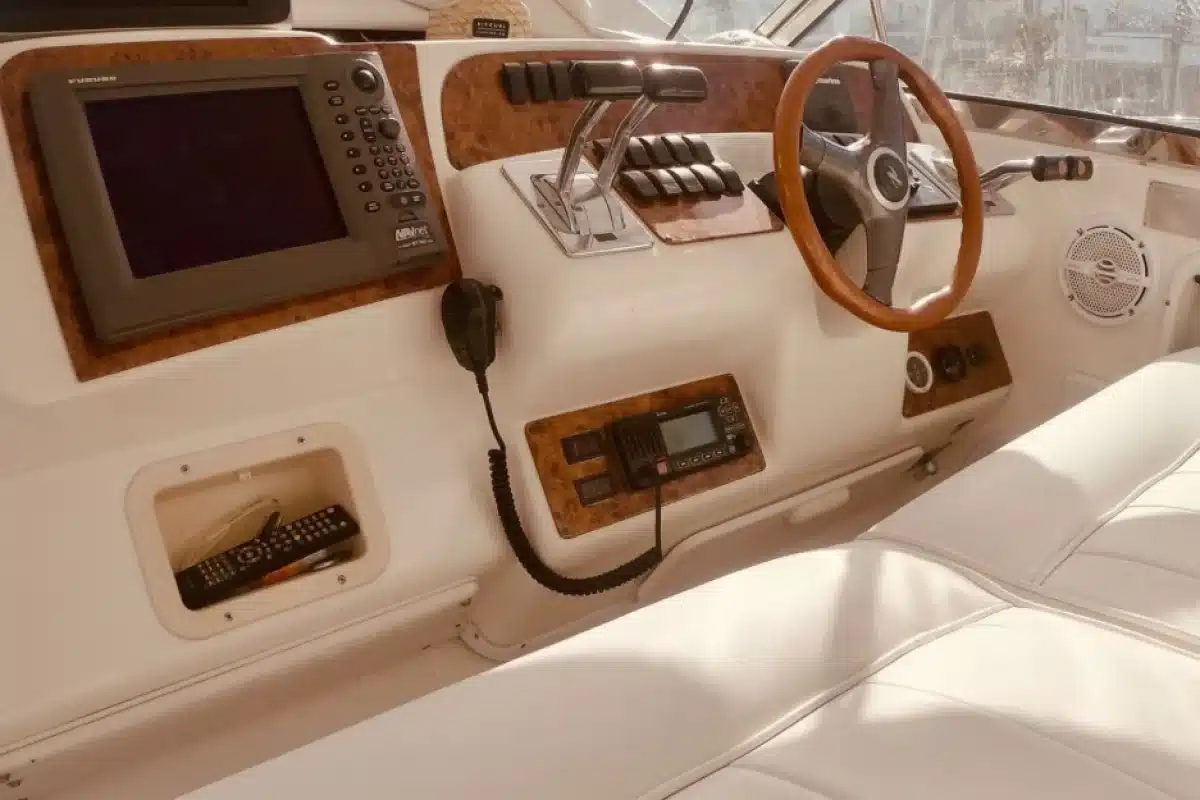 Sea Ray Sundancer 370