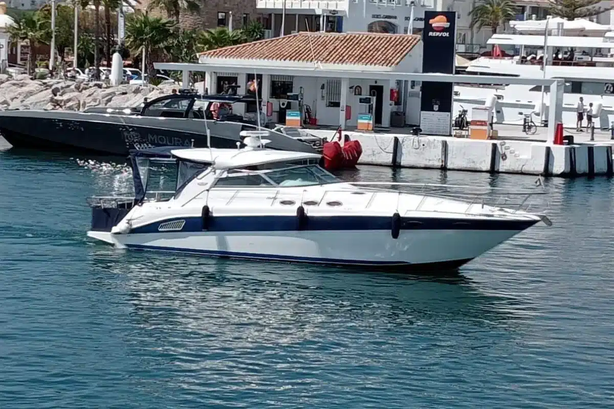 Sea Ray Sundancer 370