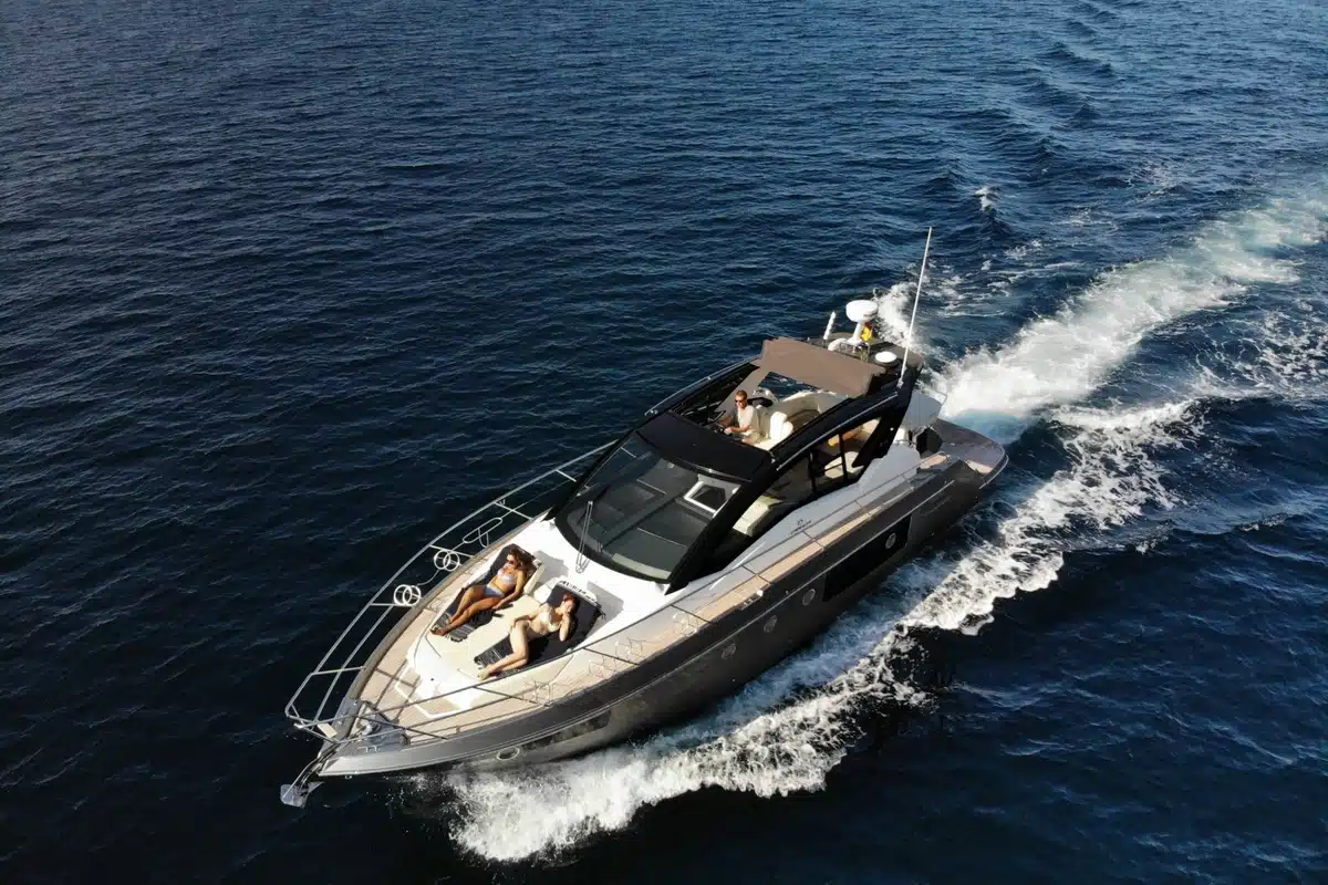 Yate Cranchi 44