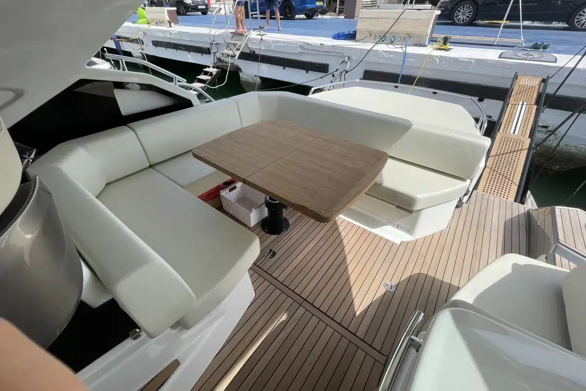 Yate Cranchi 44