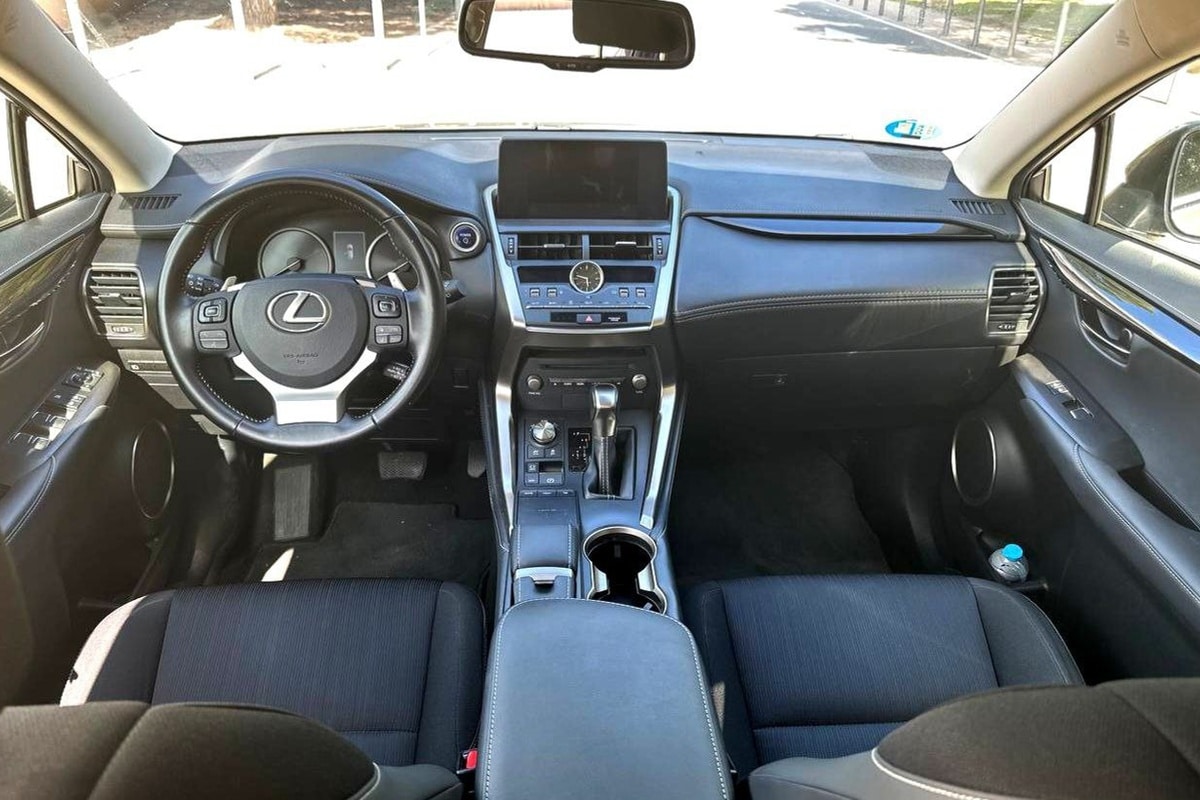 Lexus  NX 300