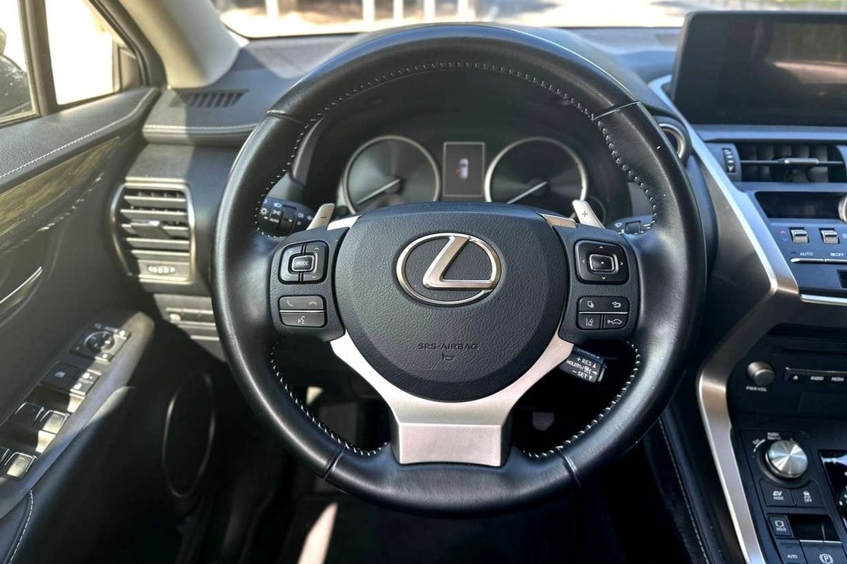 Lexus  NX 300