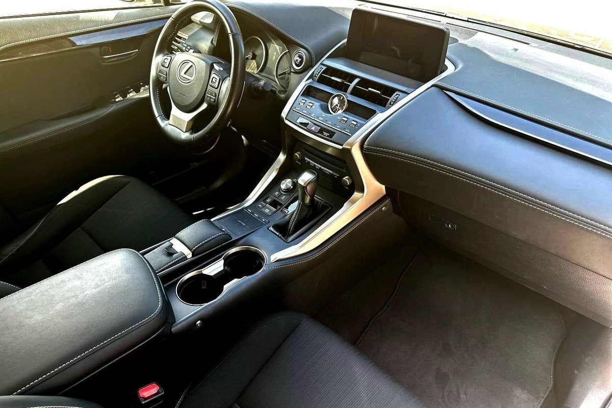 Lexus  NX 300