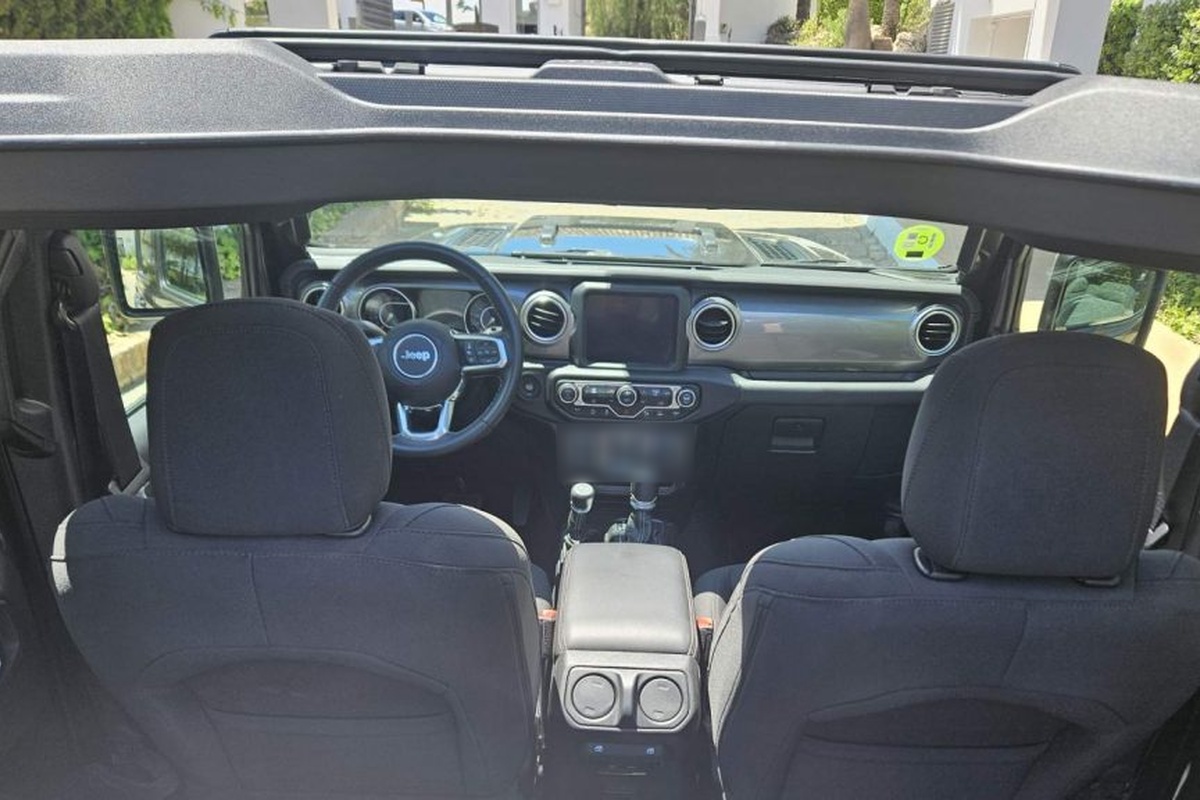 Jeep Sahara 4 Door Convertible