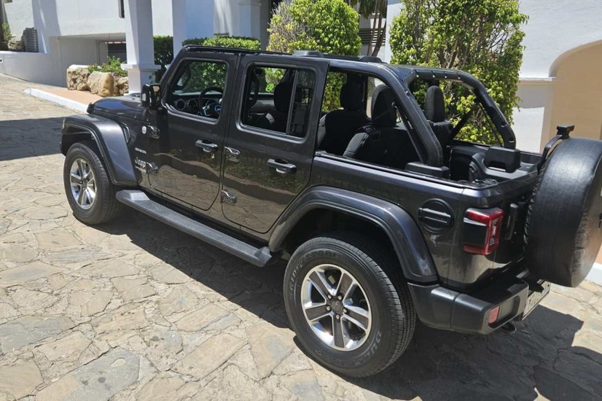 Jeep Sahara 4 Door Convertible