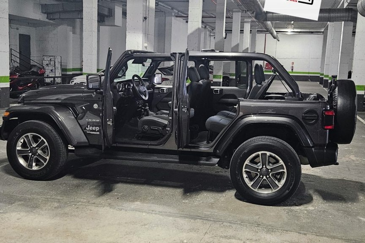 Jeep Sahara 4 Door Convertible