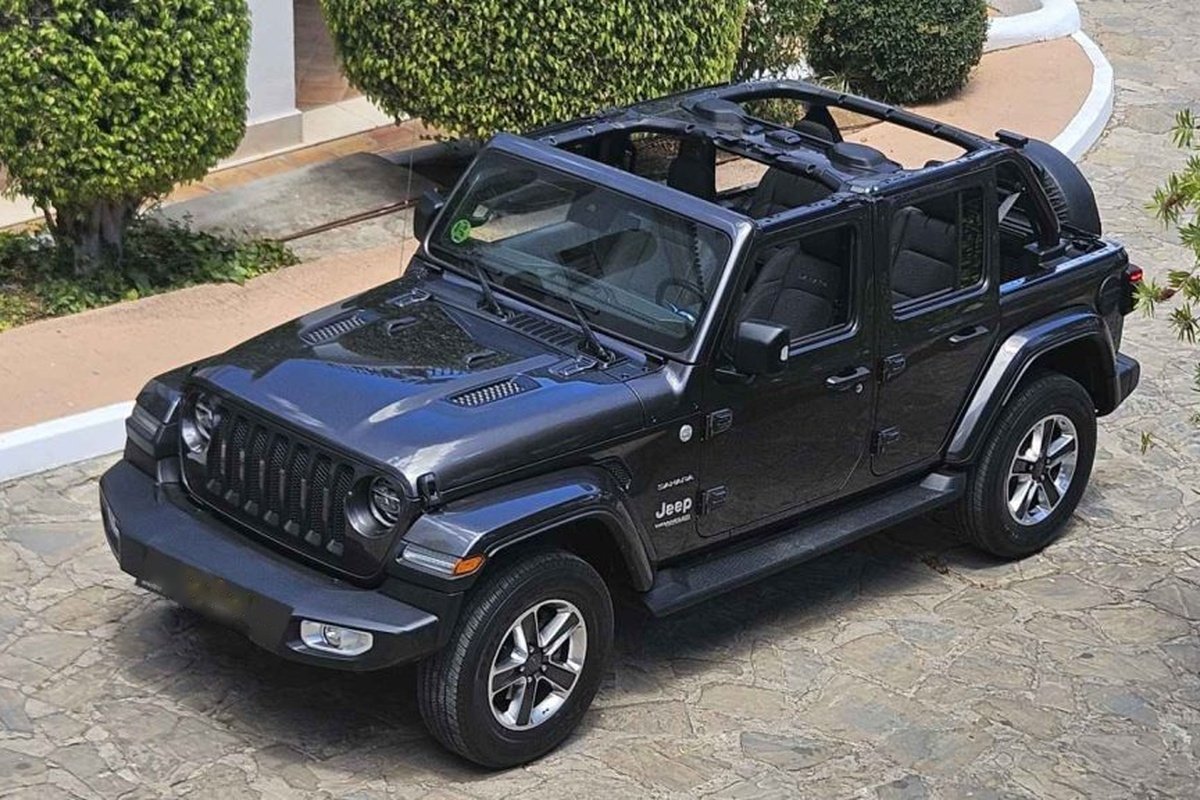 Jeep Sahara 4 Door Convertible