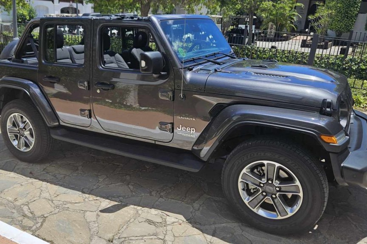 Jeep Sahara 4 Door Convertible