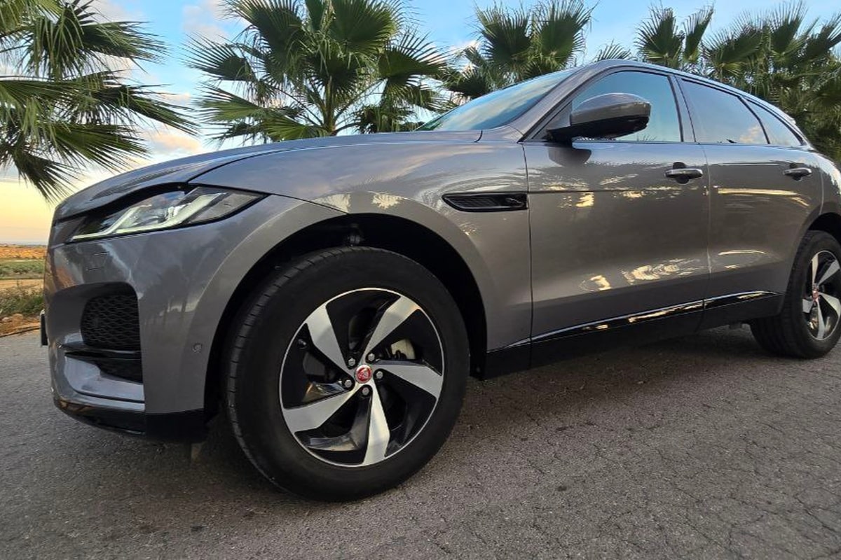 Jaguar F pace