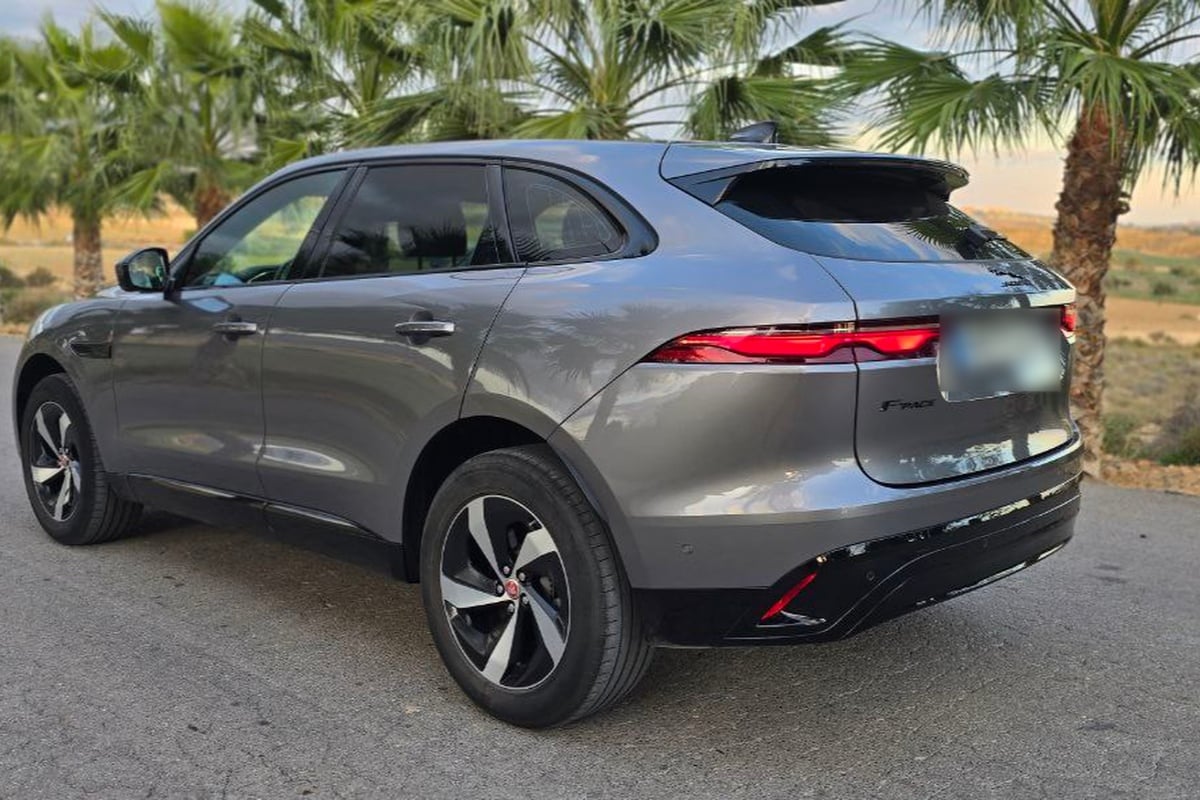 Jaguar F pace