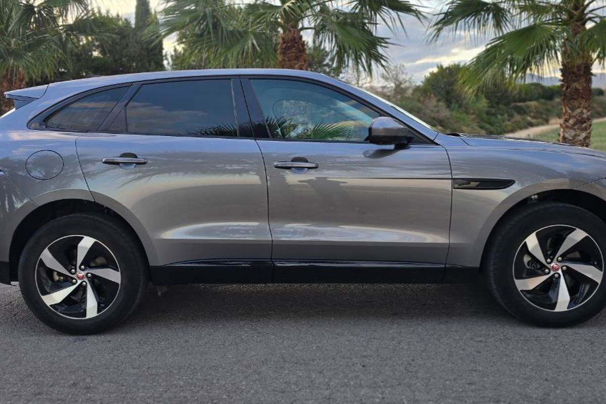Jaguar F pace