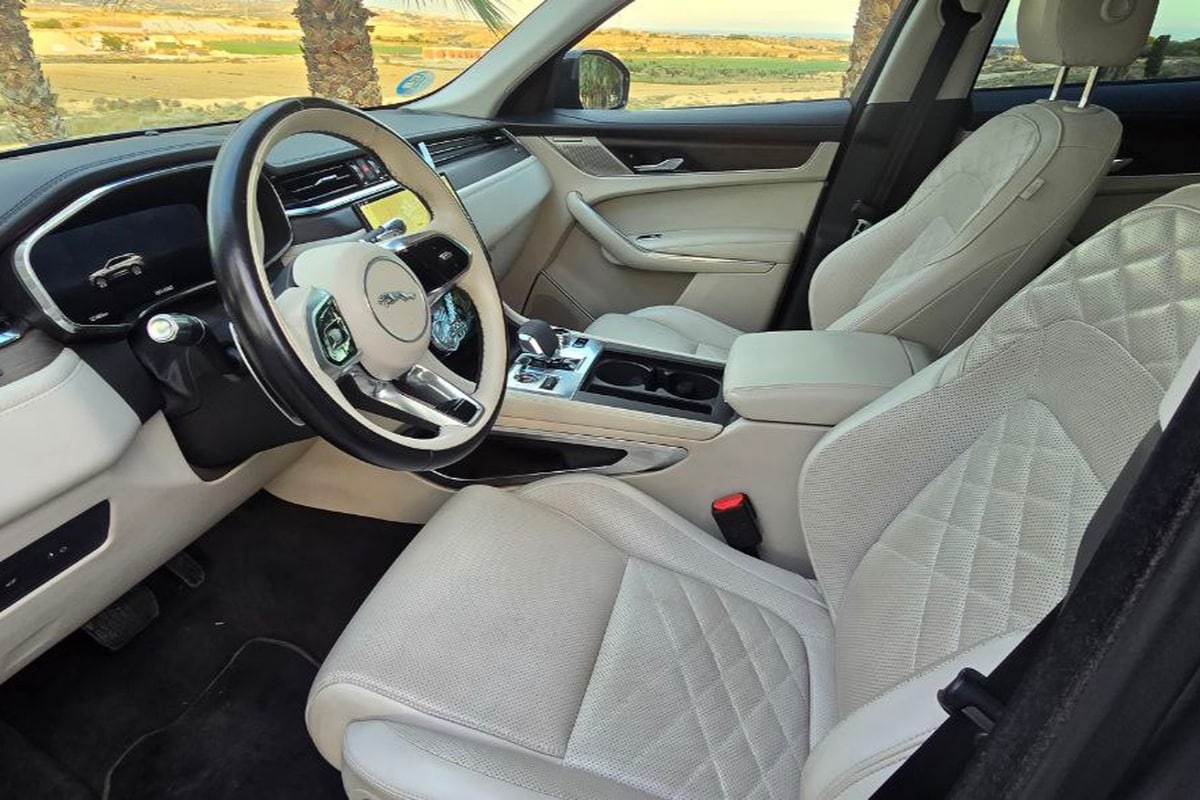 Jaguar F pace